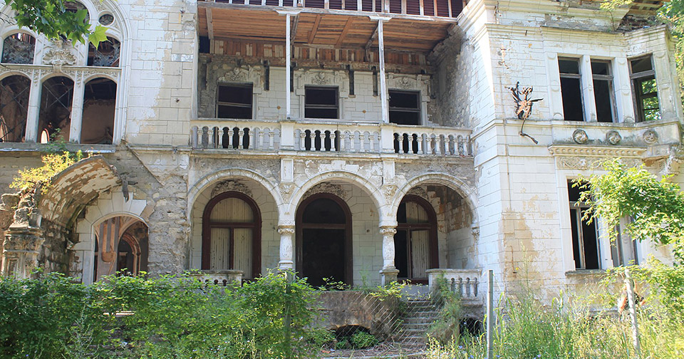 Dvorac porodice Špicer u Beočinu: šta je ostalo od raskošne palate na dunavskoj obali?