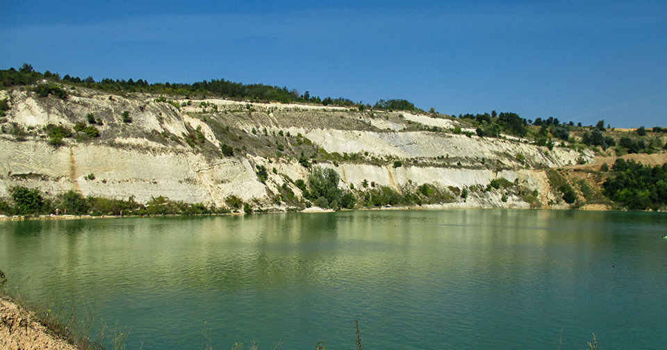 Bešenovačko jezero, tirkizni dragulj Fruške gore