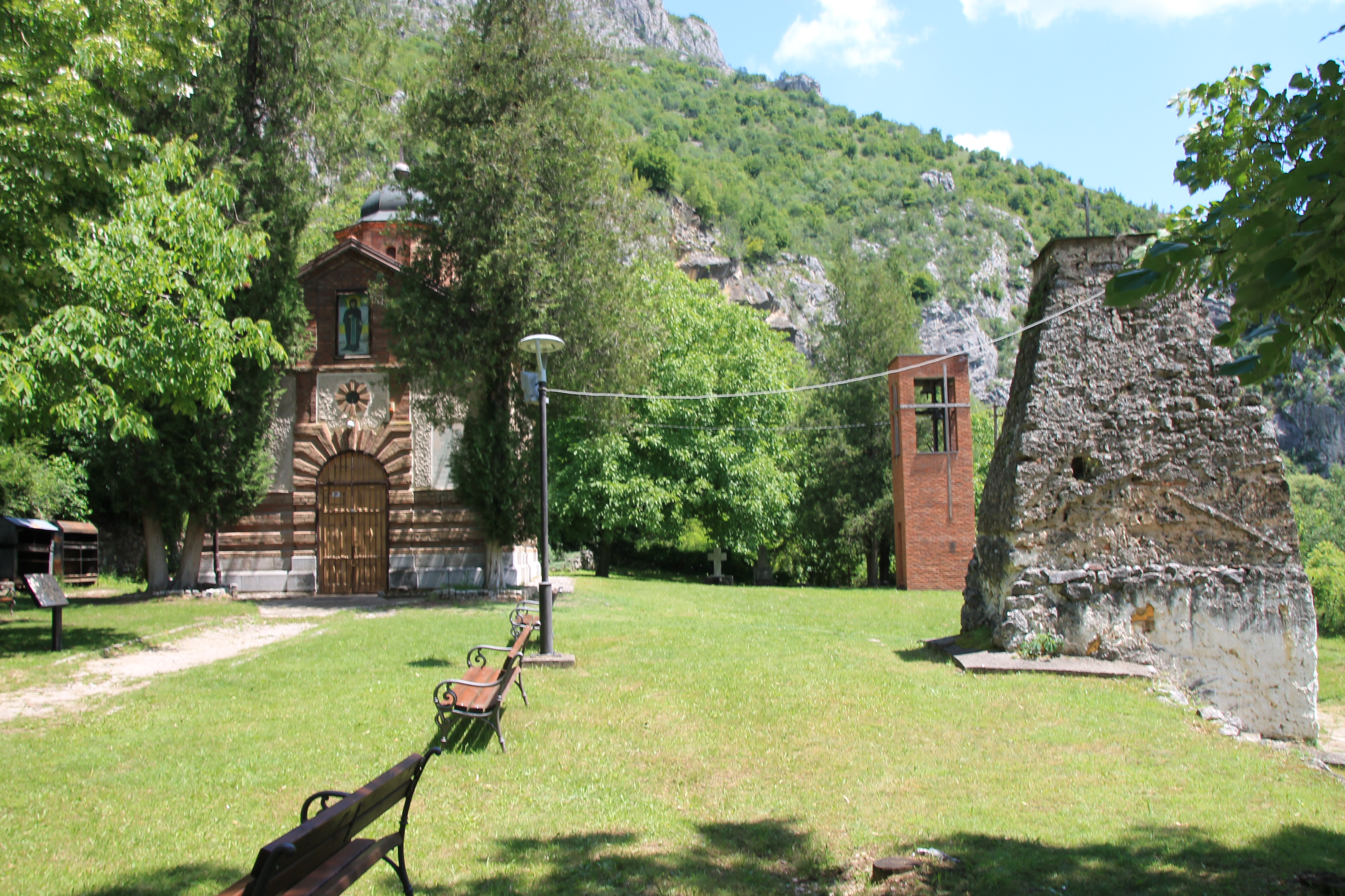 Vojni manastir Sveta Petka Iverica (2): kada duhovni mir padne u vojničke ruke