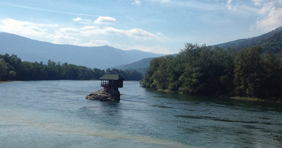 Kućica na Drini - Nesvakidašnji čuvar uspomena na jednu mladost