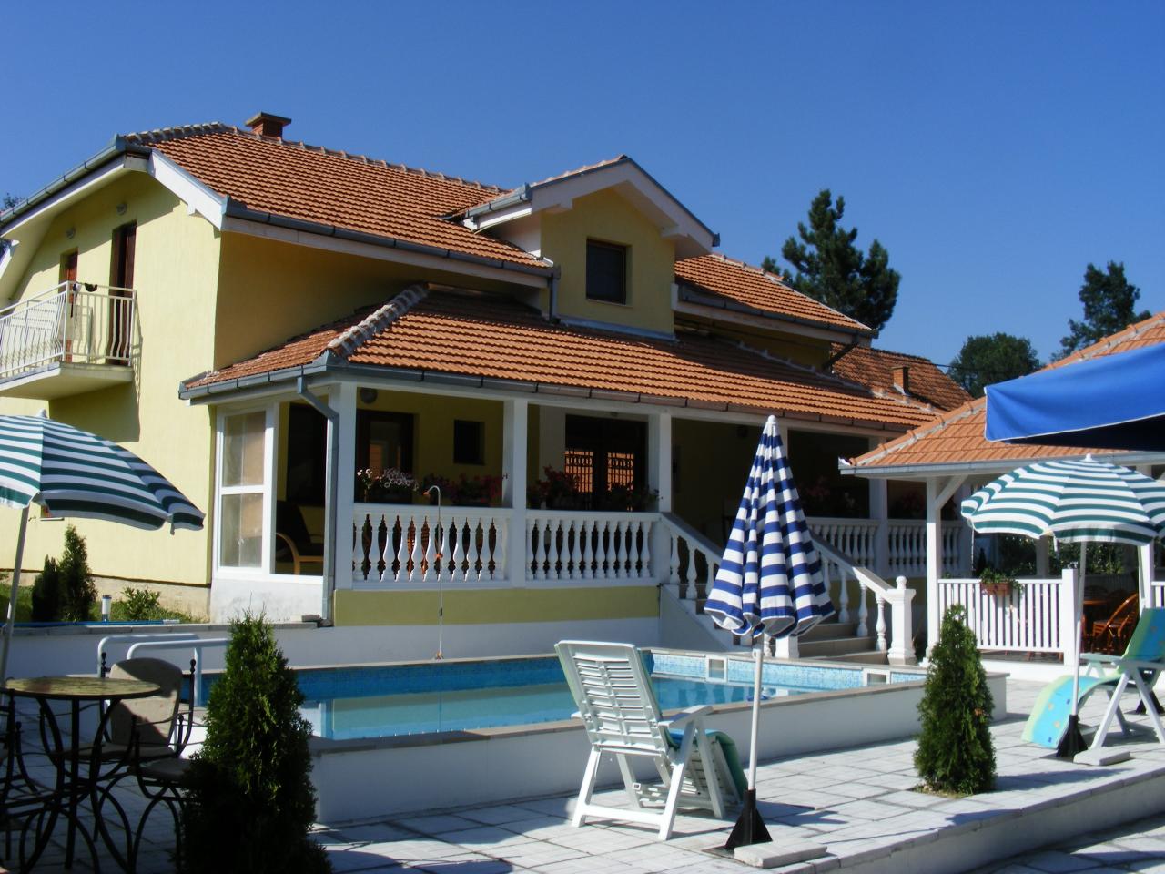 Slika 1 - VILA VILA - Otvoreni i zatvoreni bazeni, Banja Vrujci