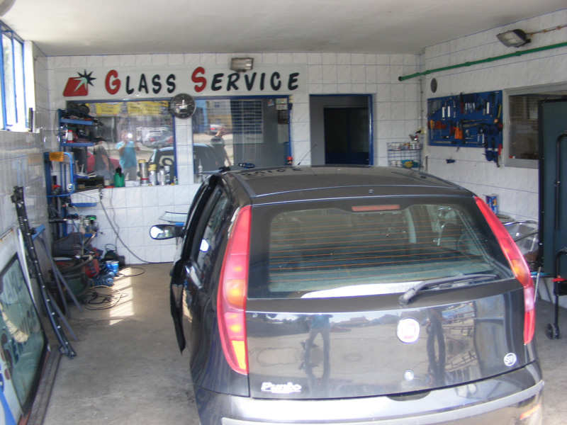 Slika 3 - ZTR GLASS SERVICE - Auto stakla, Pančevo