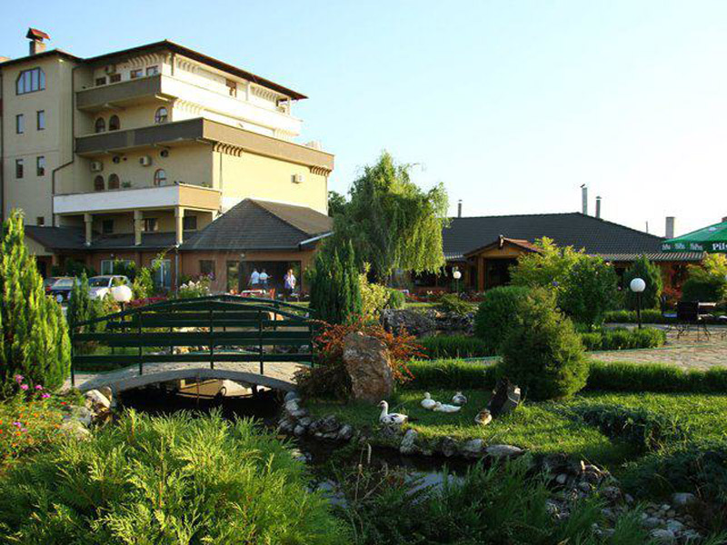HOTEL  RESTAURANT  AND  ACCOMMODATION ROZAFA Restaurants for weddings Bujanovac - Photo 2