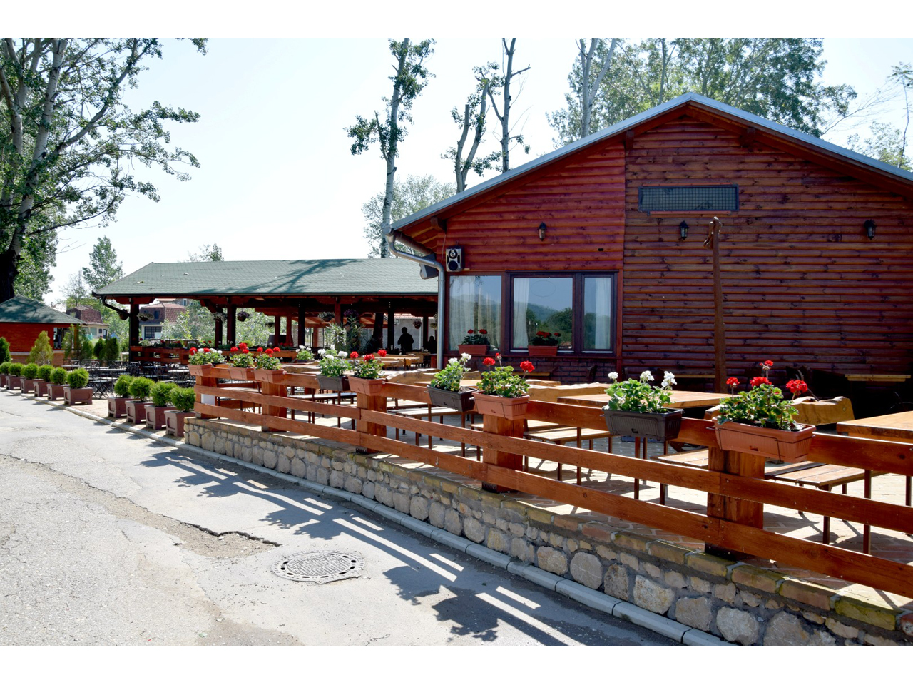 KAFANA JEDRO I AUTO KAMP Restaurants Srebrno jezero - Photo 1