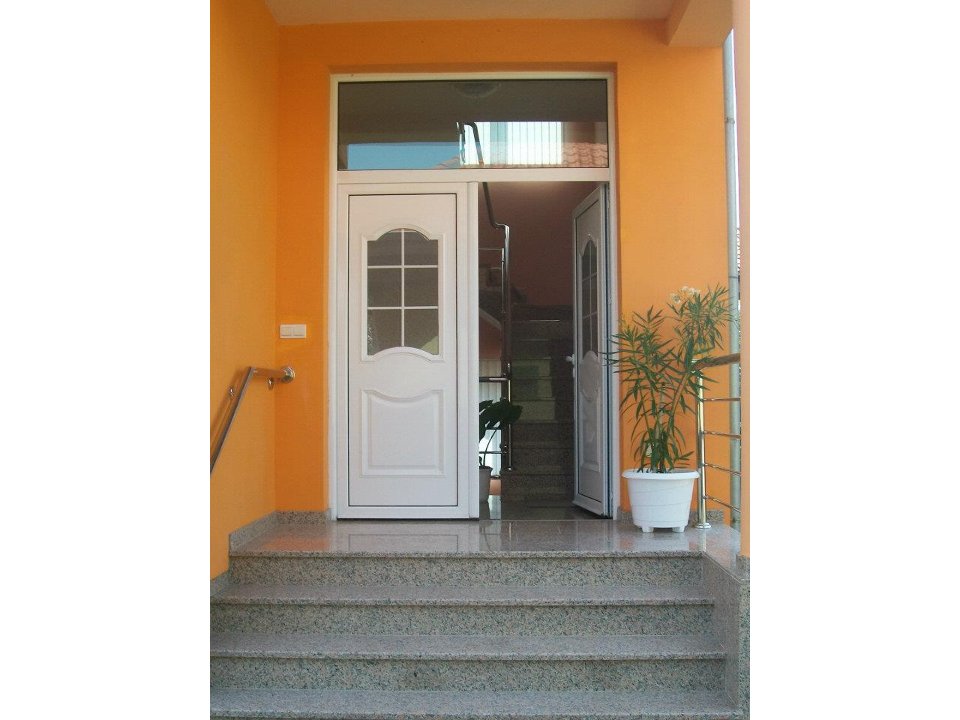VILLA LYRE AND RESTAURANT CRAZY HOUSE Accommodation Veliko Gradiste - Photo 2