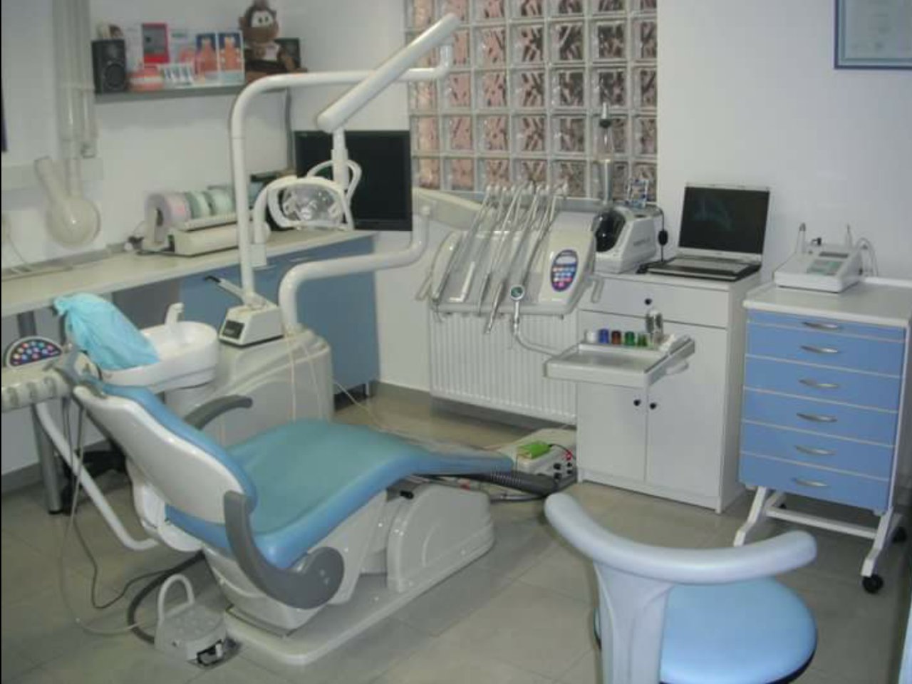 DENTAL SURGERY STOMATOLOGY DR NENAD MARINKOVIC Dental clinics Cacak - Photo 1