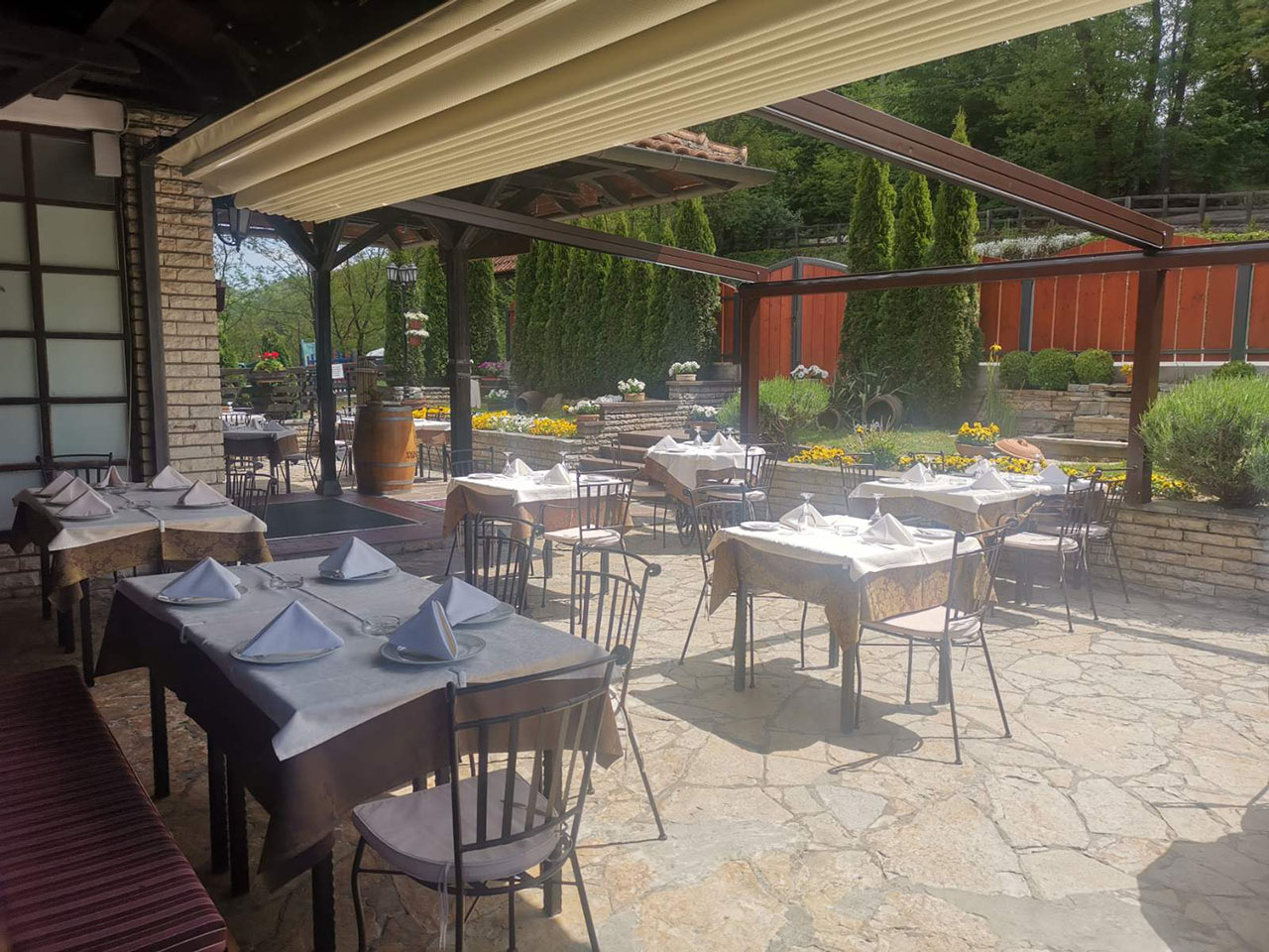 ETNO TAVERN LUNJEVICA Restaurants Gornji Milanovac - Photo 2