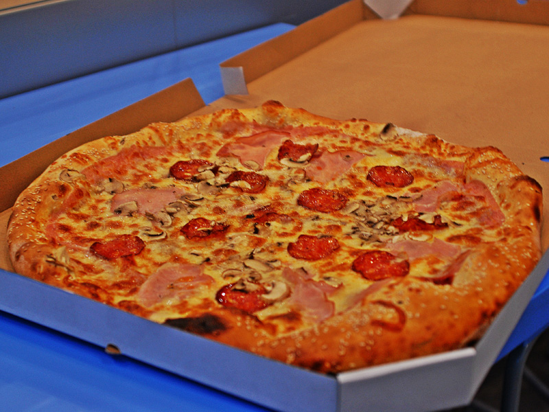 PIZZA SKORO METAR Novi Sad - Slika 2