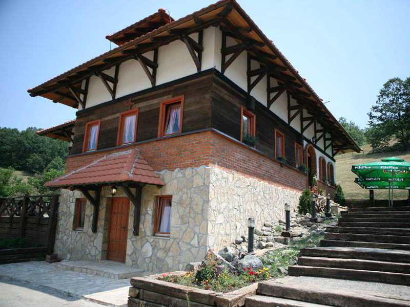 TOURIST AND RECREATION CENTER MOMCILO CEKOVIC KOSTUNICI Gornji Milanovac - Photo 7