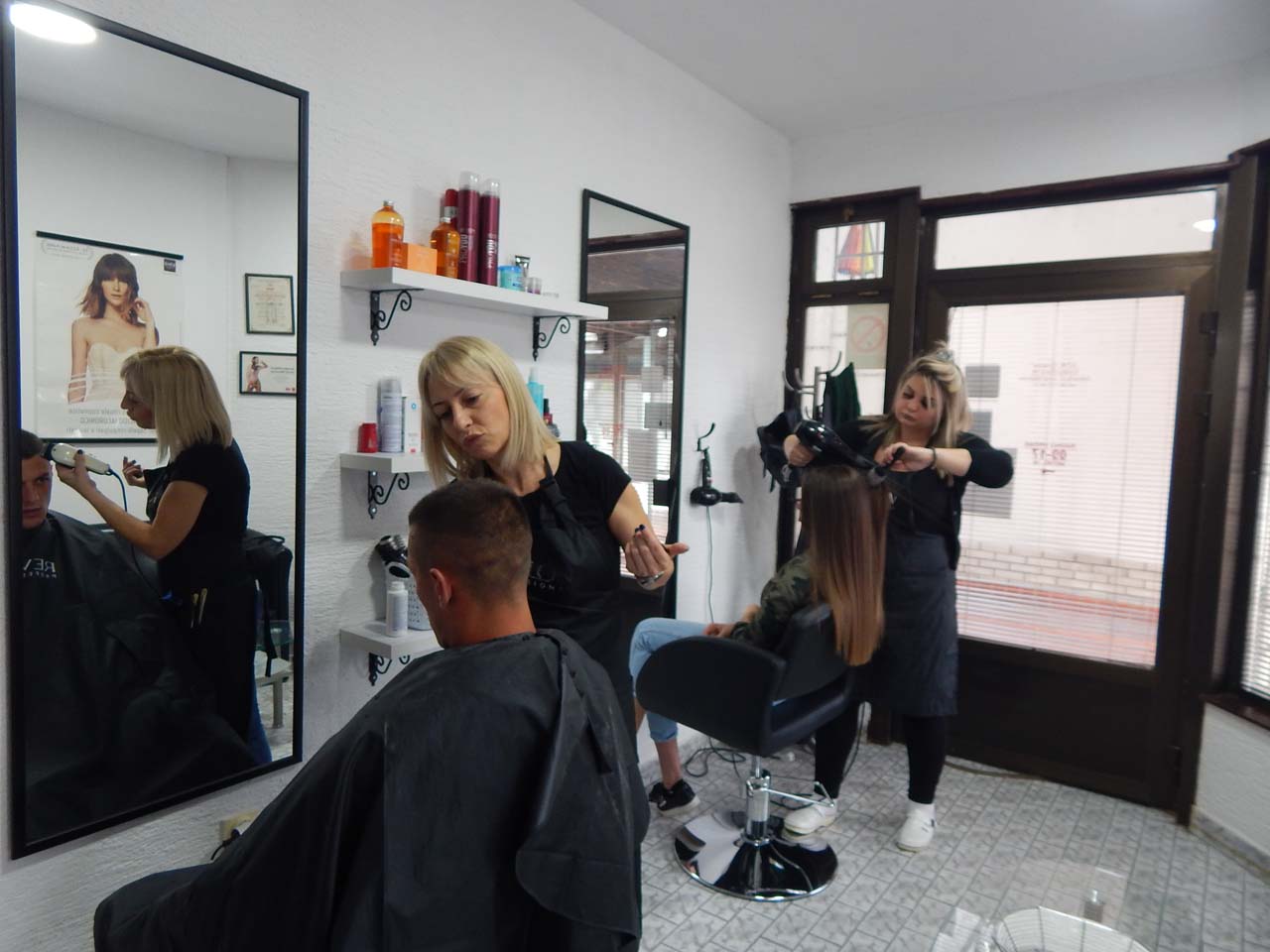 BOMBSHELL HAIR Frizerski saloni Gornji Milanovac - Slika 4